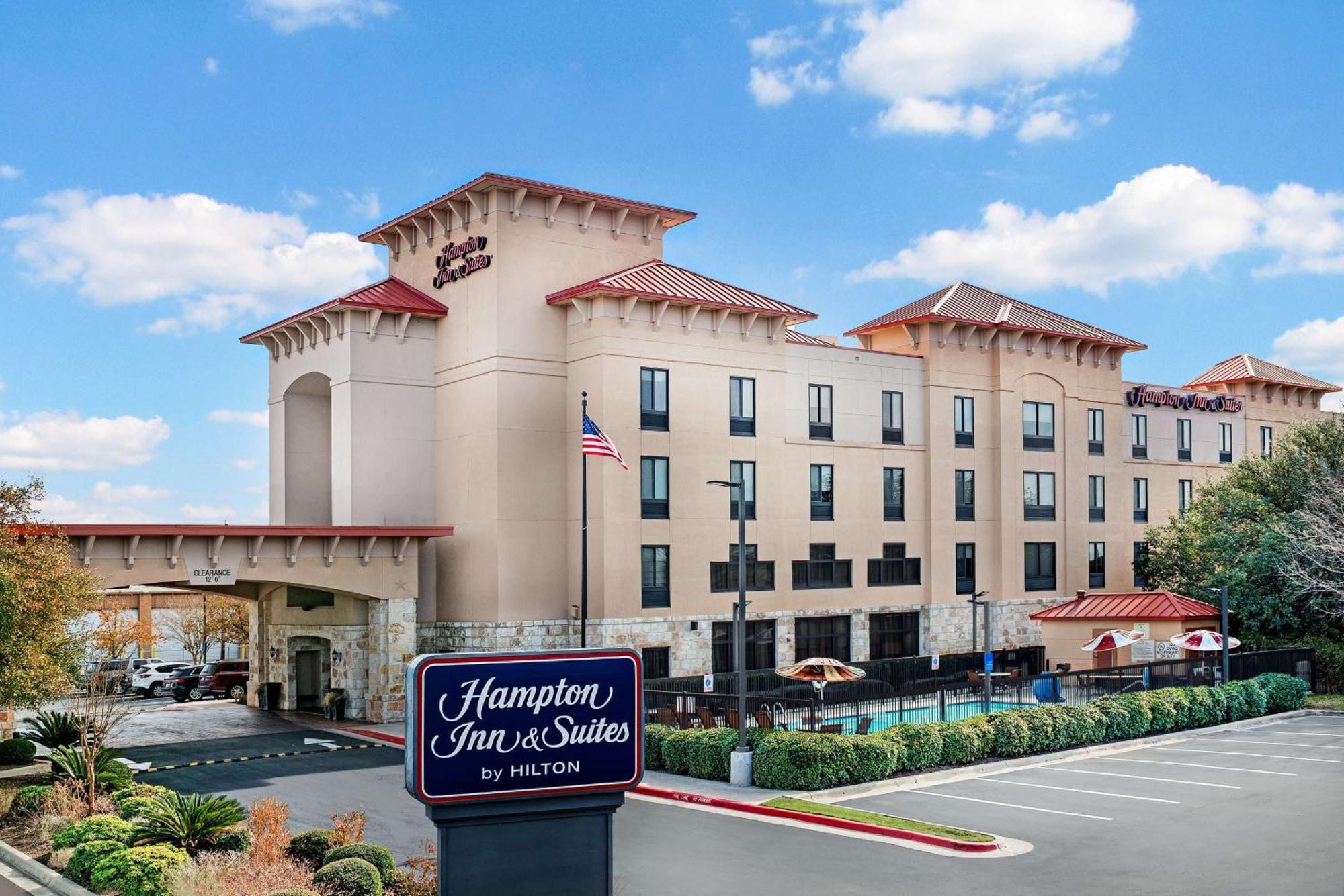 Hampton Inn & Suites San Marcos Exterior photo